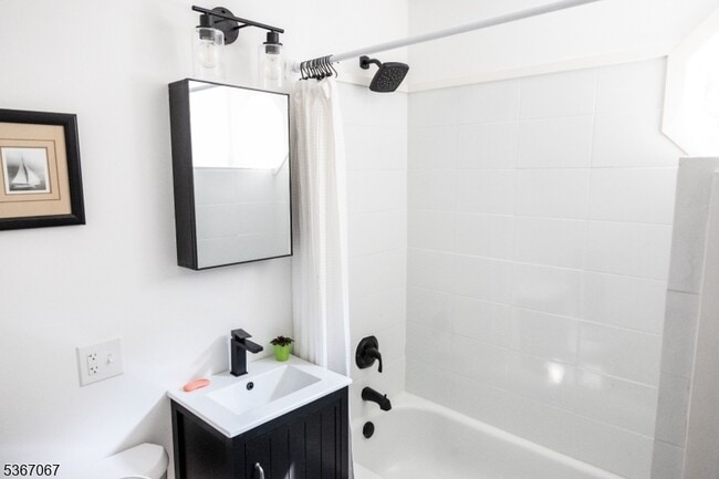 Building Photo - 4 Bear Pond Trail