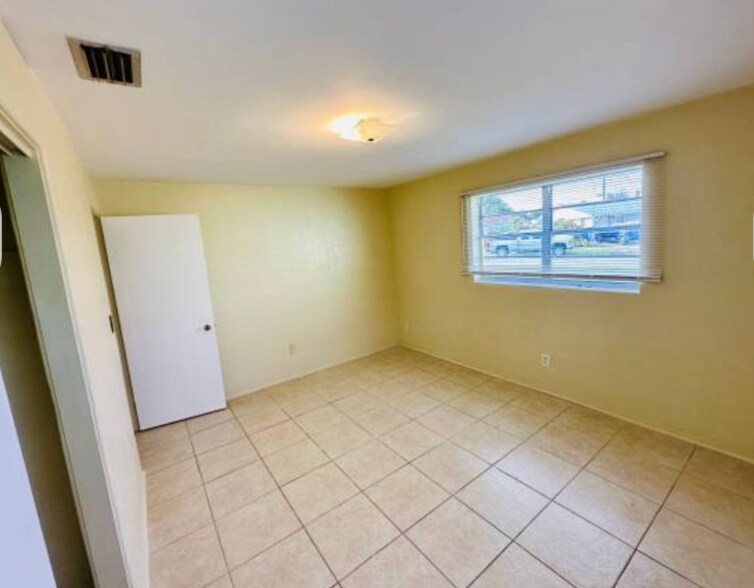 Building Photo - 21 Rivershore Dr