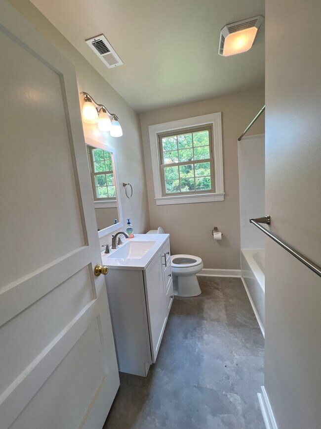 Building Photo - 2323 Sweetwood Rd