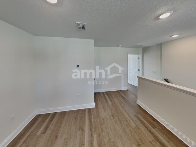 Building Photo - 5981 Sycamore Pl St