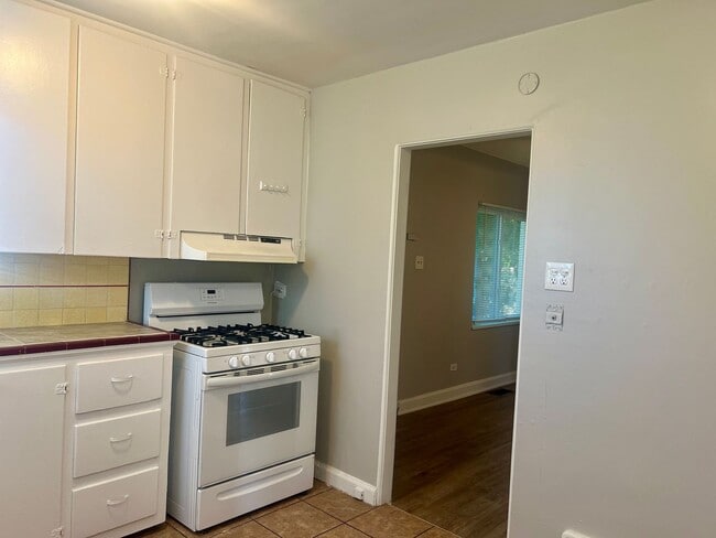 Building Photo - Charming 2 Bed Home Near Central Park