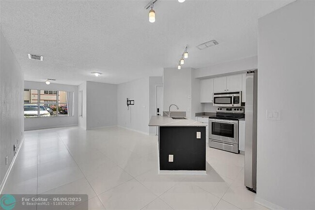 Building Photo - 3350 Pinewalk Dr N