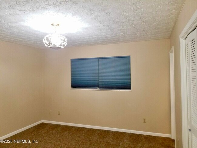 Building Photo - 2758 Oakdale Dr W