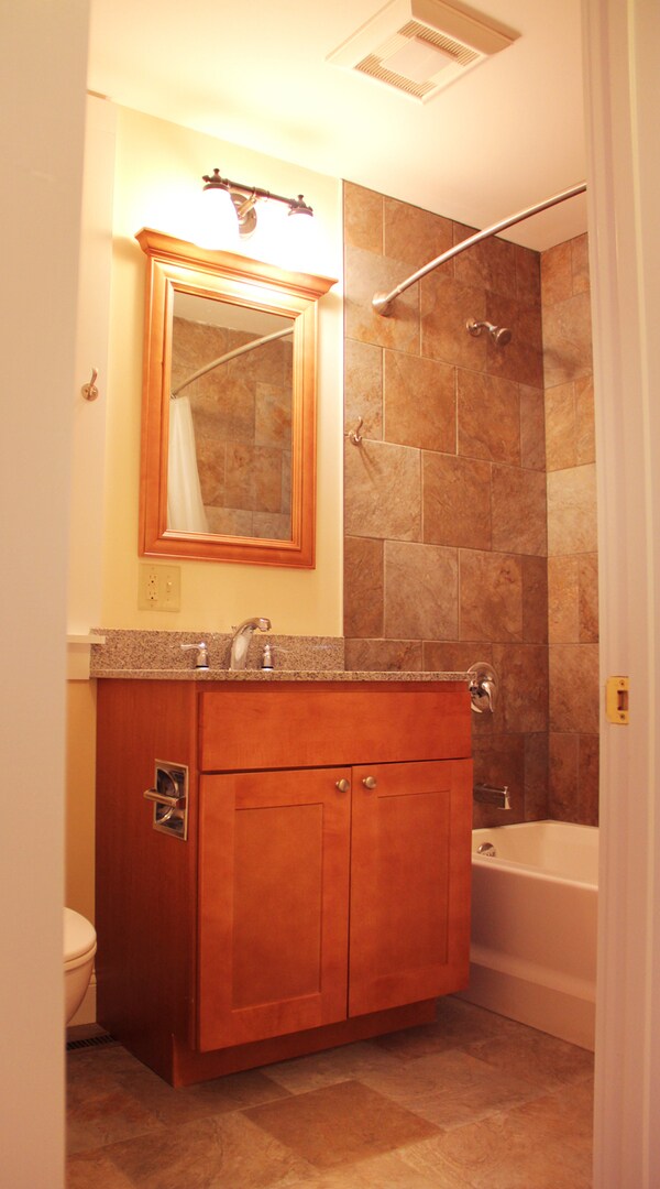 Building Photo - 147 N Union St