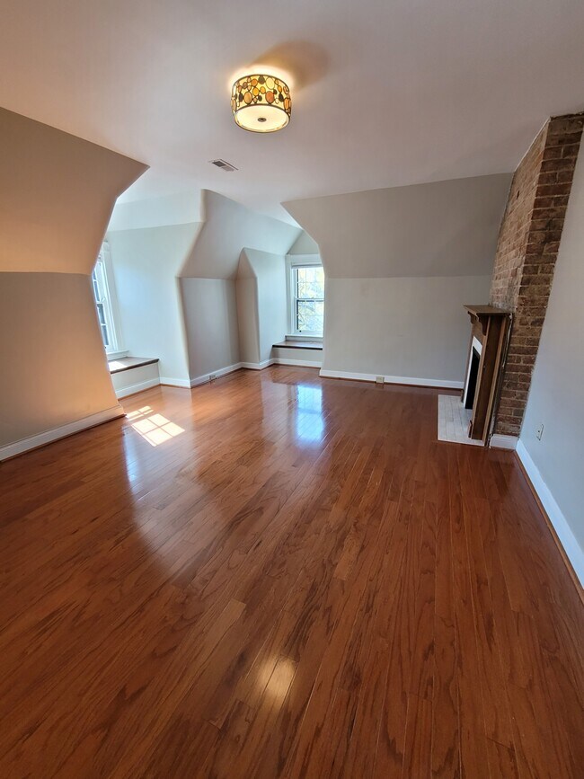 Building Photo - 530 Garrard St