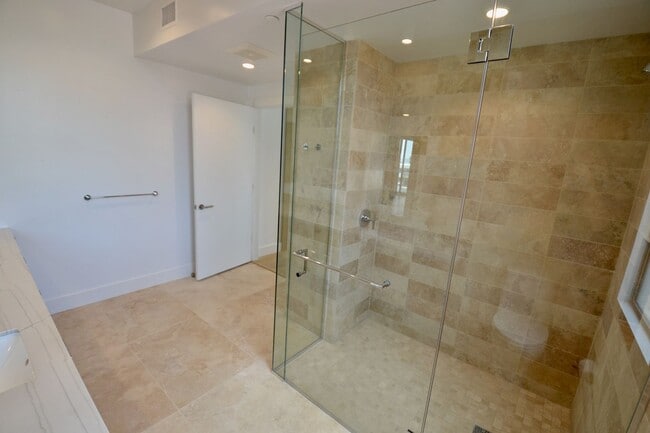 Building Photo - LUXURY 3 BEDROOM CONDO in the Unique Urban Enclave  of Palentine. Walk to Balboa Park! Parking wi...