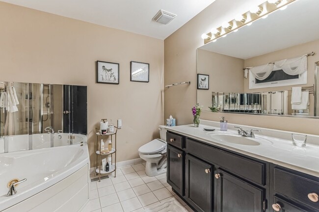 Building Photo - Fully Furnished 4 Bedroom 2.5 bathroom home in Bloomingdale