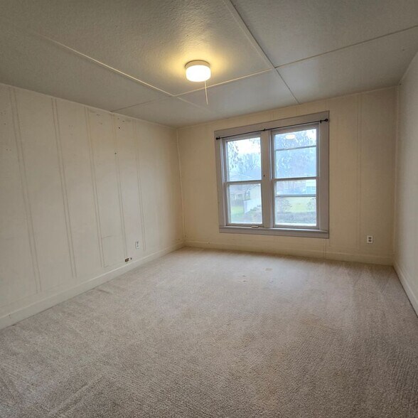 Building Photo - 617 W Main St