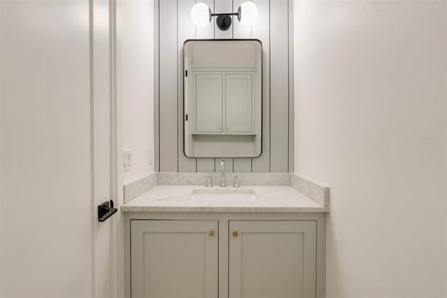 Building Photo - 827 NW 8th St