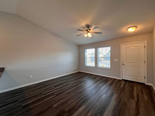 Building Photo - 4 Bedroom 2 Bathroom Fallon Home