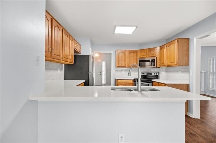 Building Photo - 190 Glen Holly Dr