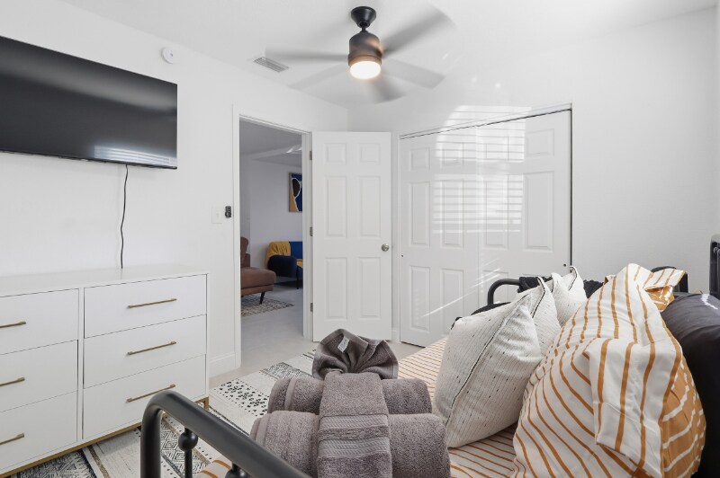 Building Photo - 118 W Sligh Ave