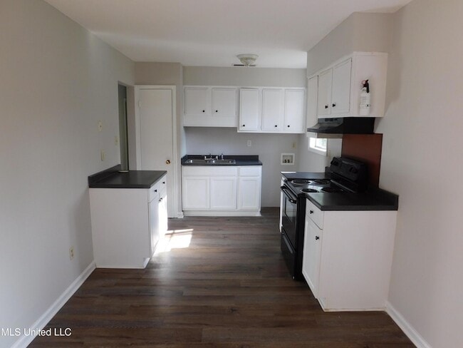 Building Photo - 1827 Custer Dr