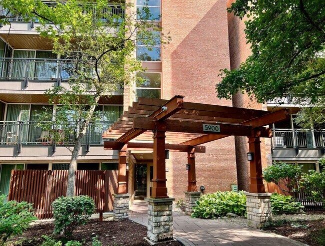 Building Photo - Bright and Relaxing 3rd floor OPEN CONCEPT 1 Bed / 1 Bath Condo For Rent! In-Unit Washer & Dryer!...