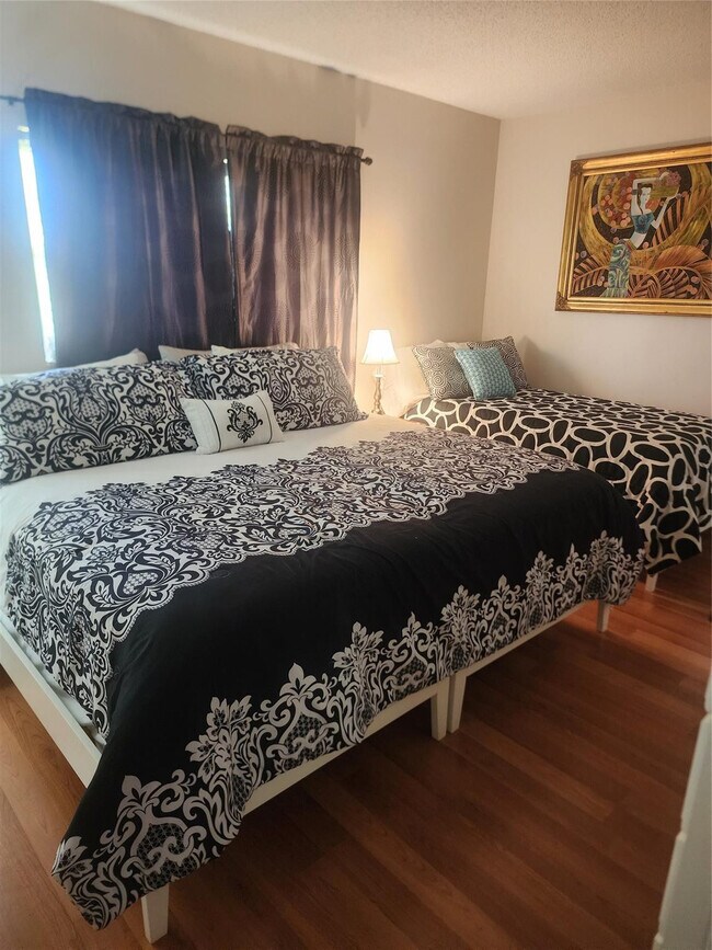 Building Photo - 7500 NW 4th Pl