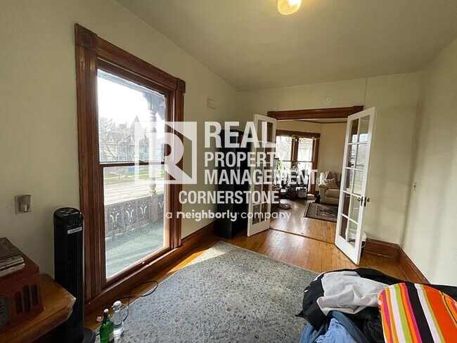 Building Photo - 808 W Kalamazoo Ave