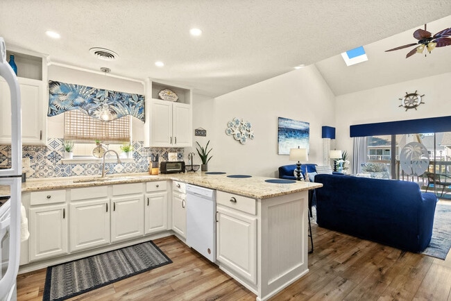 Building Photo - 1908 Hwy 17 S