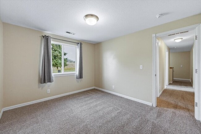 Building Photo - THREE BEDROOM PLUS BONUS OR FOURTH BEDROOM
