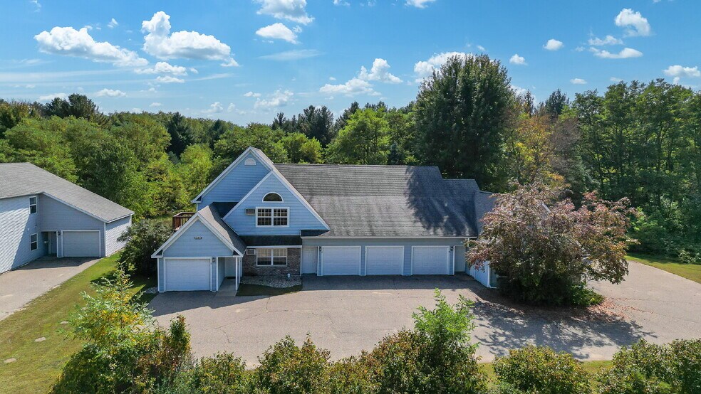 Primary Photo - 1401 River View Ave