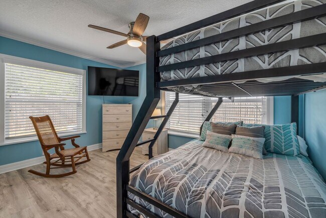 Building Photo - Renovated Spanish-Style 2/1 Beach Bungalow...