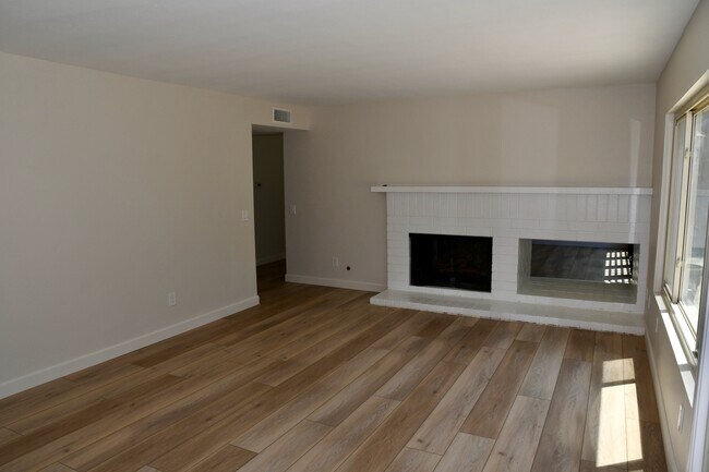Building Photo - 10575 Canyon Lake Dr