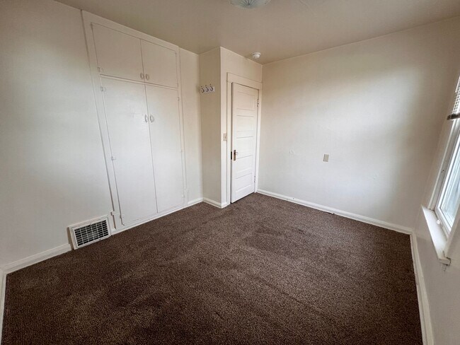 Building Photo - e2607