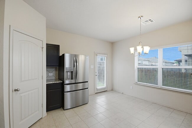 Building Photo - "Charming San Marcos Retreat: Spacious 3-Bedroom Home with 2.5 Baths on Lake Glen!"