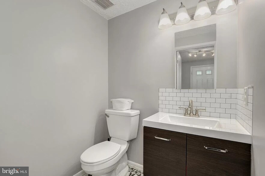 Half Bath - 12504 Timber Hollow Pl