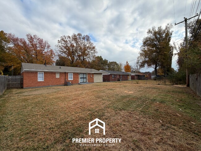 Building Photo - 1731 Capri Rd