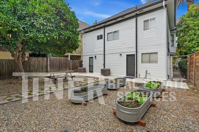 Building Photo - 1510 E Street-