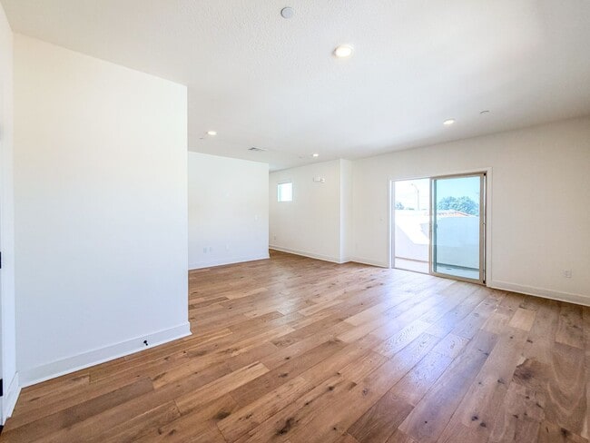 Building Photo - 44 Coronado St