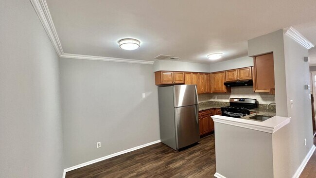 Building Photo - 833 Mariposa Ct