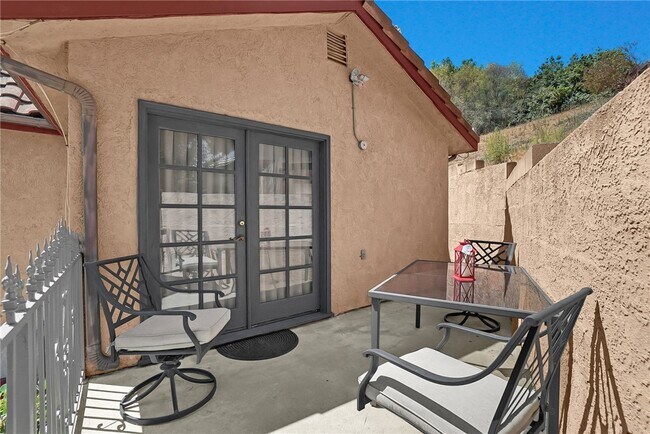 Building Photo - 2524 Ivan Hill Terrace