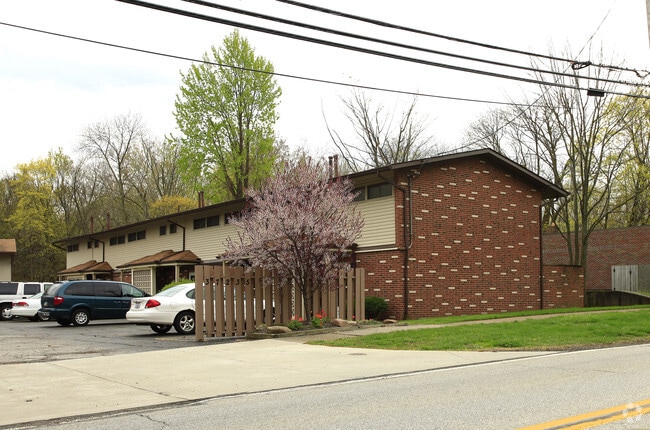 Building Photo - 37235 Detroit Rd