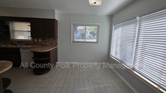 Building Photo - 925 Sikes Blvd