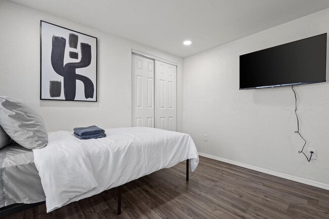 Building Photo - 4009 W Grant St