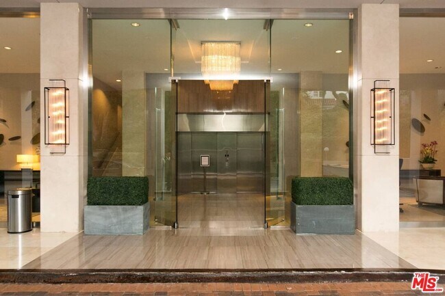 Building Photo - 865 Comstock Ave