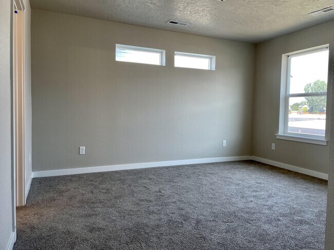 Building Photo - 5978 S Carlburg Ave