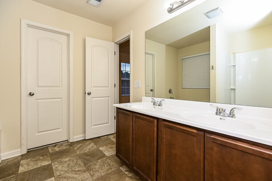 Building Photo - 83 Sharp Wy