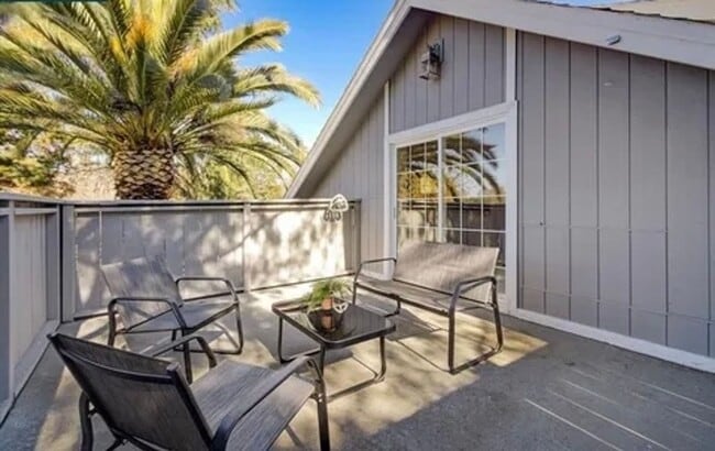 Building Photo - Spacious Single Family Home