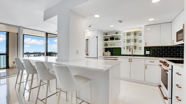 Building Photo - 5380 N Ocean Dr