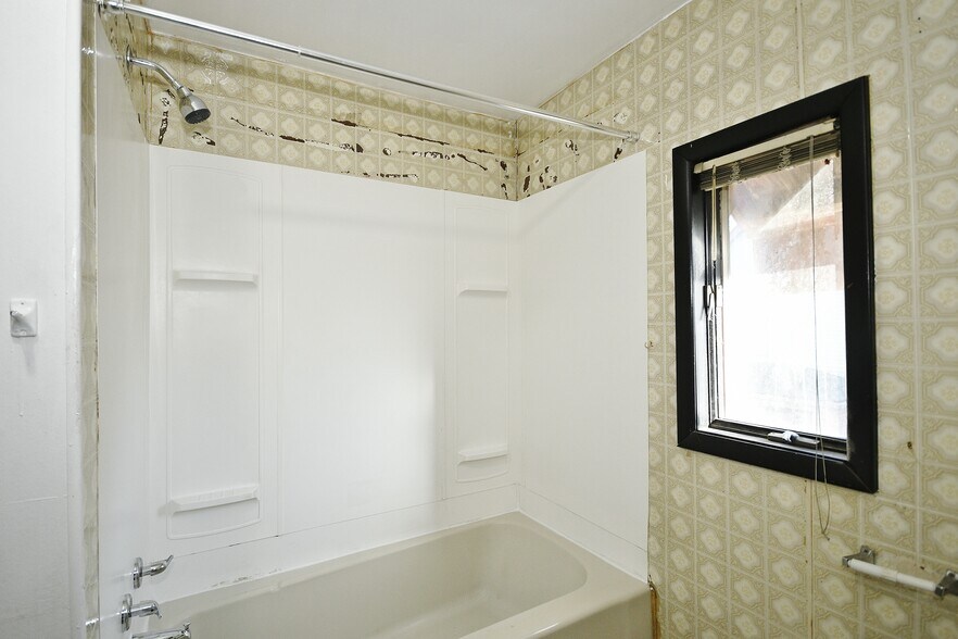 Building Photo - 208 Pattison St