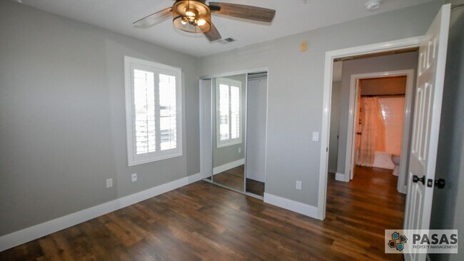 Building Photo - Modern Corner-Unit Condo with tandem 2-Car Garage in Central San Diego