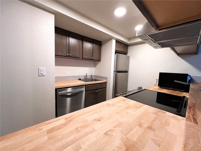 Building Photo - Long Term Rental- Mountainside Condos E339
