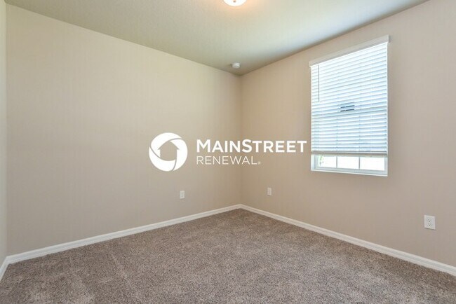 Building Photo - 4 Bedroom Pet-Friendly Home in Auburndale, FL with Main Street Renewal