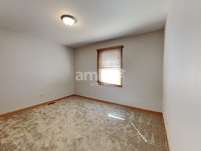 Building Photo - 1509 Bassett Dr