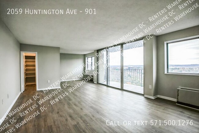 Building Photo - Stunning 9th-Floor Studio w/ Panoramic Cit...