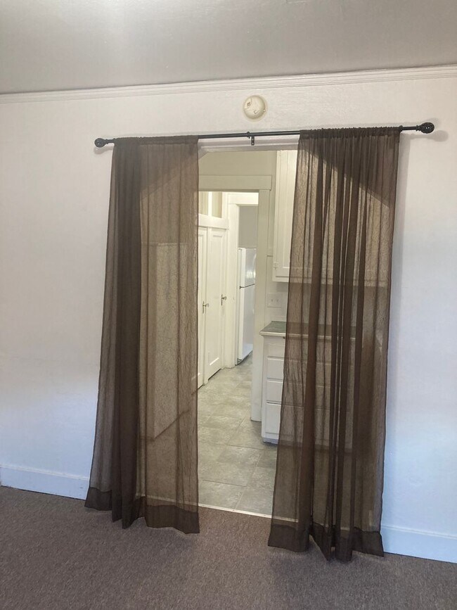 Building Photo - 901 Kittitas St