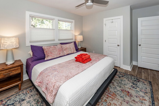 Building Photo - 1511 Larry St