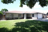 Building Photo - Cozy 3-Bedroom, 2-Bath Home